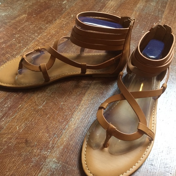 Bamboo Sandals - Picture 1 of 5